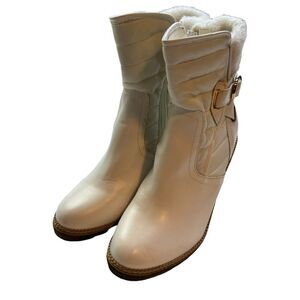 Zigi Soho White Alexandra Boots Size 10
